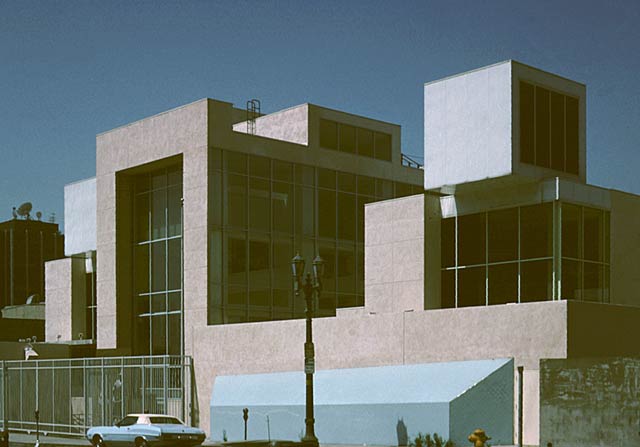 Фрэнк Гери (Frank Gehry): Frances Howard Goldwyn Hollywood Regional Library, Hollywood, California, USA, 1985